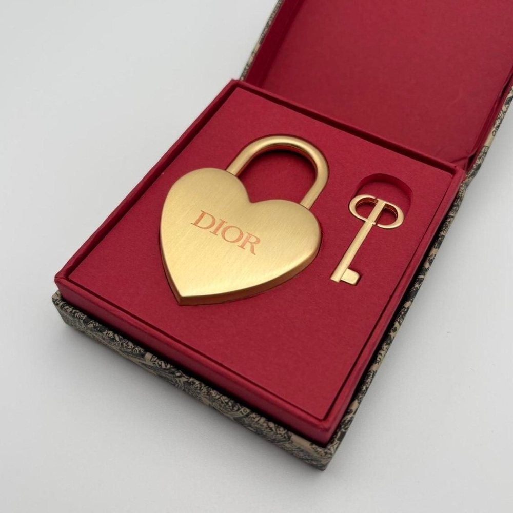 CHRISTIAN DIOR HEART PADLOCK WITH KEY — GOLD-TONE - Picture 5 of 6
